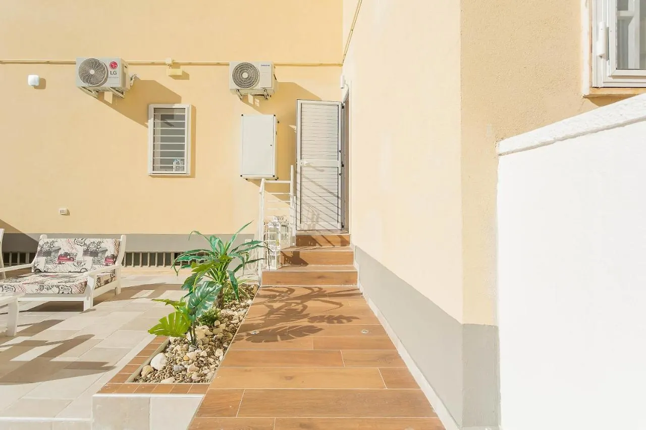 La Dimora Di Rebecca - Puglia Apartments Bari 0*,  Italy